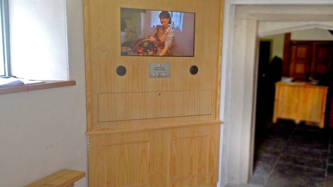 Welcome Video and Corner Screen, Llanyrafon Manor