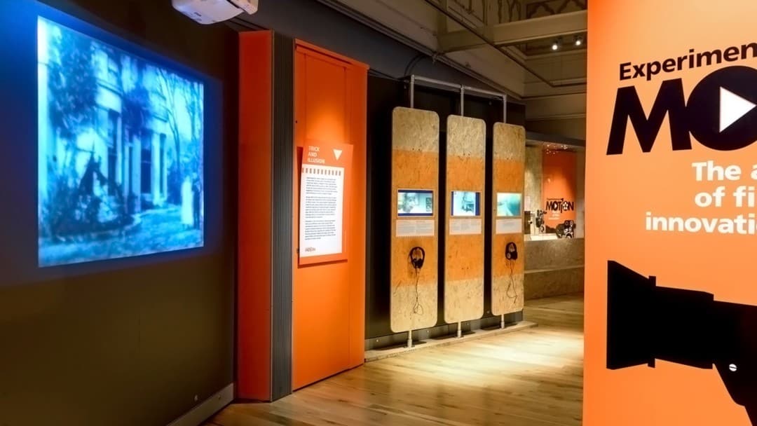 Open Framed Video Screens – Brighton Museum